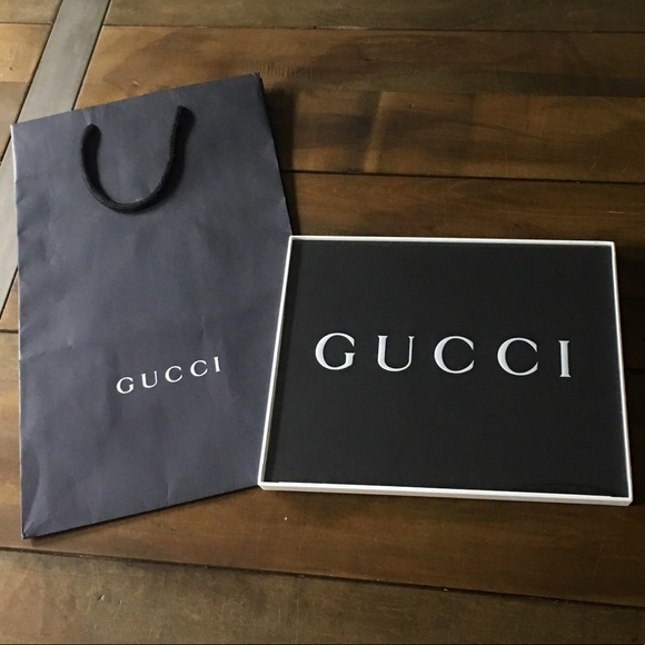 Gucci Accessories - Black and white Gucci shopping bag with frame